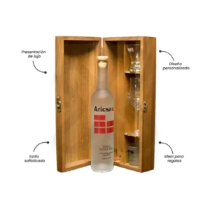 CAJA DE MADERA CON PISCO PERSONALIZADO 500ML Y 3 COPAS